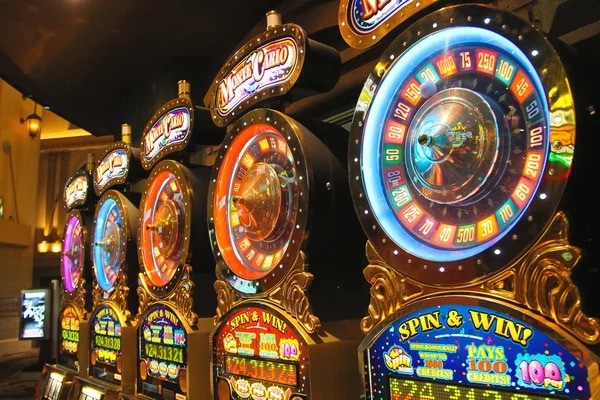 kinitoto market closing time display on slot game interface